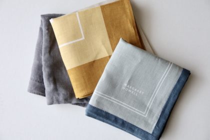 MARGARET HOWELLのリネンハンカチが調子良すぎて最高。